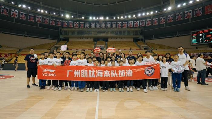 李寧最新活動(dòng),李寧最新活動(dòng)，運(yùn)動(dòng)場(chǎng)上的溫情故事