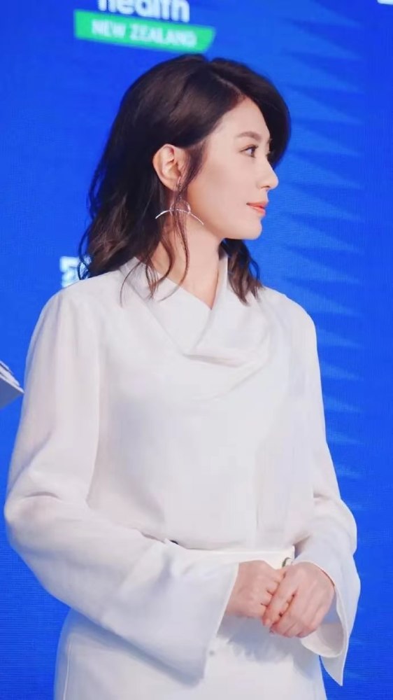 賈靜雯最新發(fā)型圖片，時(shí)尚變遷與個(gè)人觀點(diǎn)解析