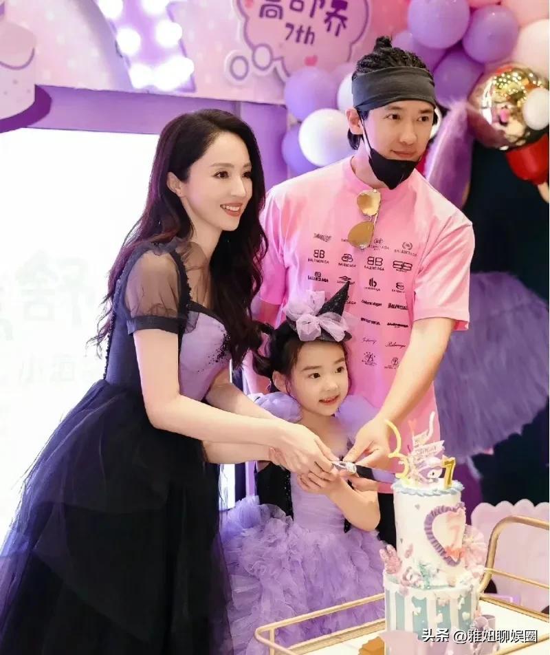 高云翔最新圖片，學(xué)習(xí)、變化與自信的舞臺風(fēng)采展示