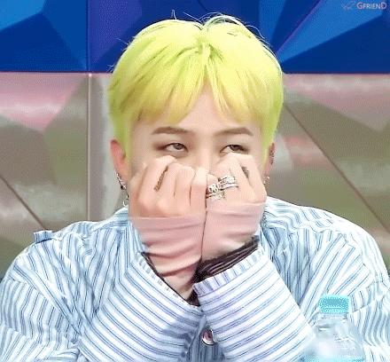 耐克最新海報(bào)引領(lǐng)運(yùn)動(dòng)風(fēng)尚，激發(fā)無限潛能，展示時(shí)尚力量