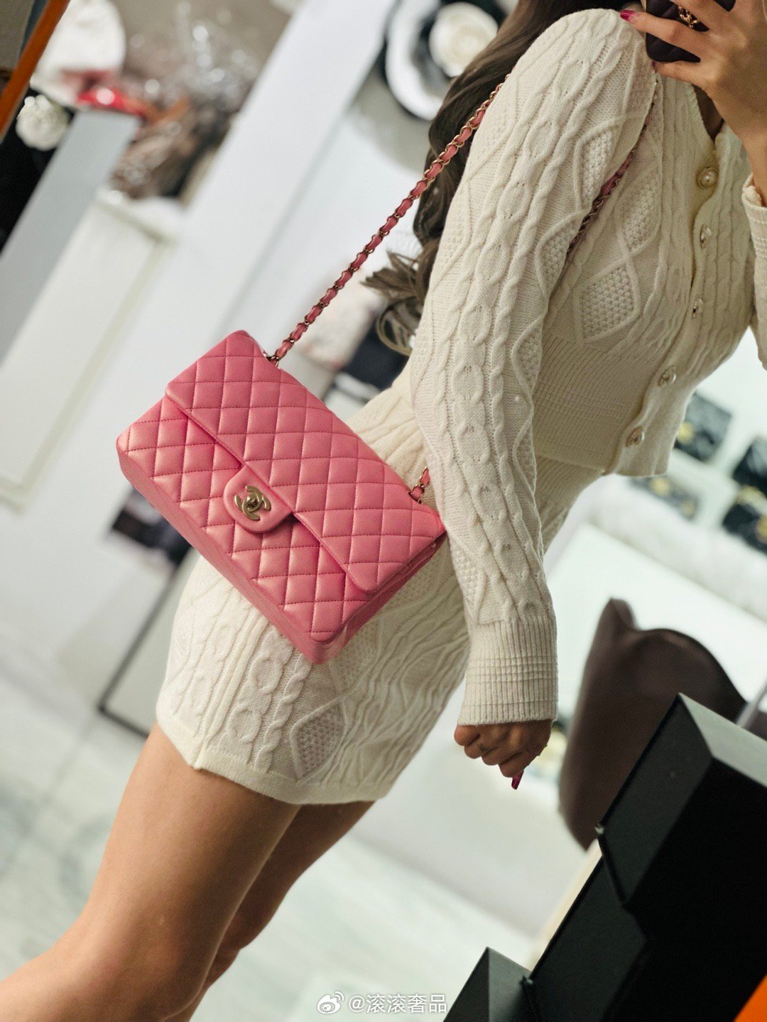 Chanel Santini最新時尚潮流設計圖探索，最前沿的設計風采