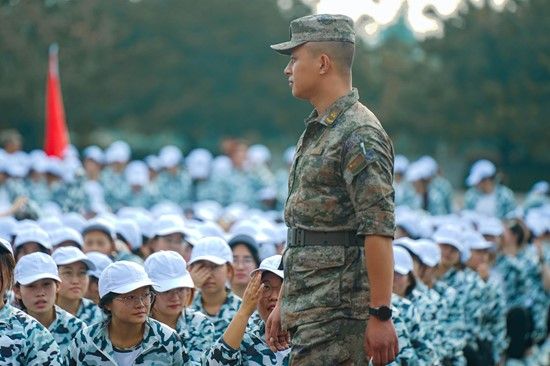 最新軍旅歌曲2024，軍歌嘹亮，情義永恒