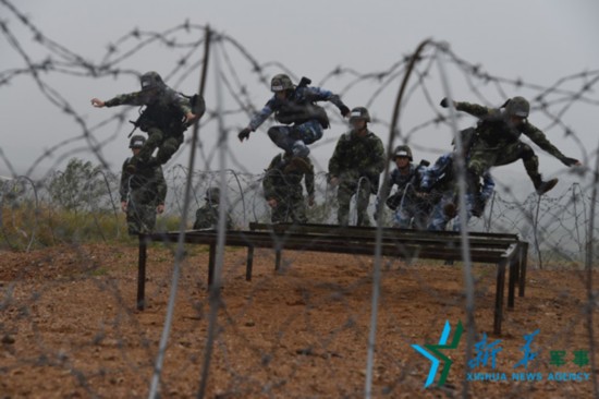 大學(xué)最新野戰(zhàn)圖片揭秘，小巷深處的獨(dú)特風(fēng)情魅力展示