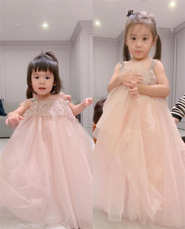 賈靜雯布布最新照片,賈靜雯布布最新照片，時(shí)光中的優(yōu)雅女神