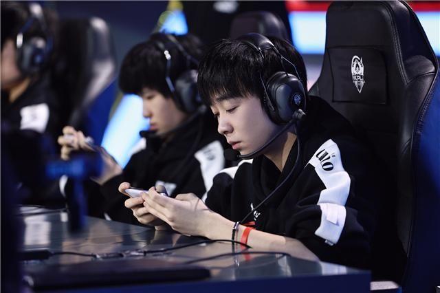 KPL秋季賽最新戰(zhàn)報，賽場風云激蕩，觀點探析全面呈現(xiàn)