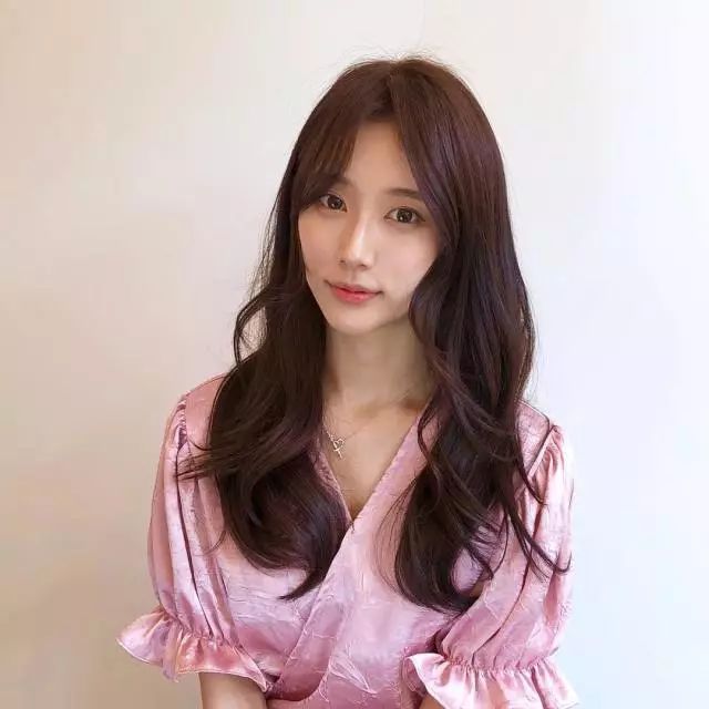 2024中長(zhǎng)發(fā)最新發(fā)型女，指南與步驟詳解，打造時(shí)尚發(fā)型！