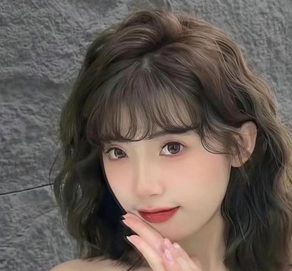 2024最新女式短發(fā)發(fā)型，展現(xiàn)自信與美麗的青春風(fēng)采