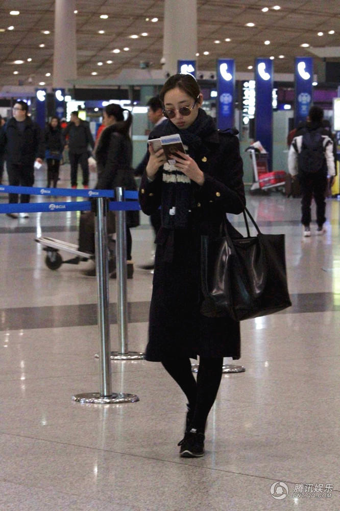 女星機(jī)場(chǎng)最新照片，星光下的溫馨相遇