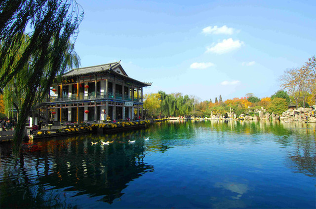 大明湖深度游，巷弄美食秘境探索