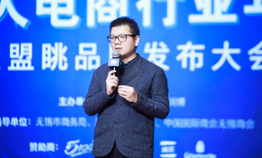 方凱雷最新,方凱雷最新動態(tài)，探索科技前沿，引領(lǐng)行業(yè)創(chuàng)新