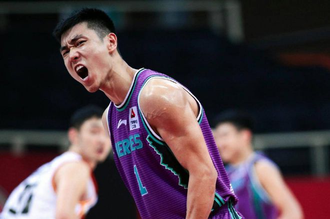 高詩巖最新動態(tài)，籃球新星閃耀賽場，影響力持續(xù)擴(kuò)大