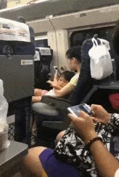 最新地鐵男必備神器，高科技伴侶引領(lǐng)未來(lái)出行風(fēng)潮