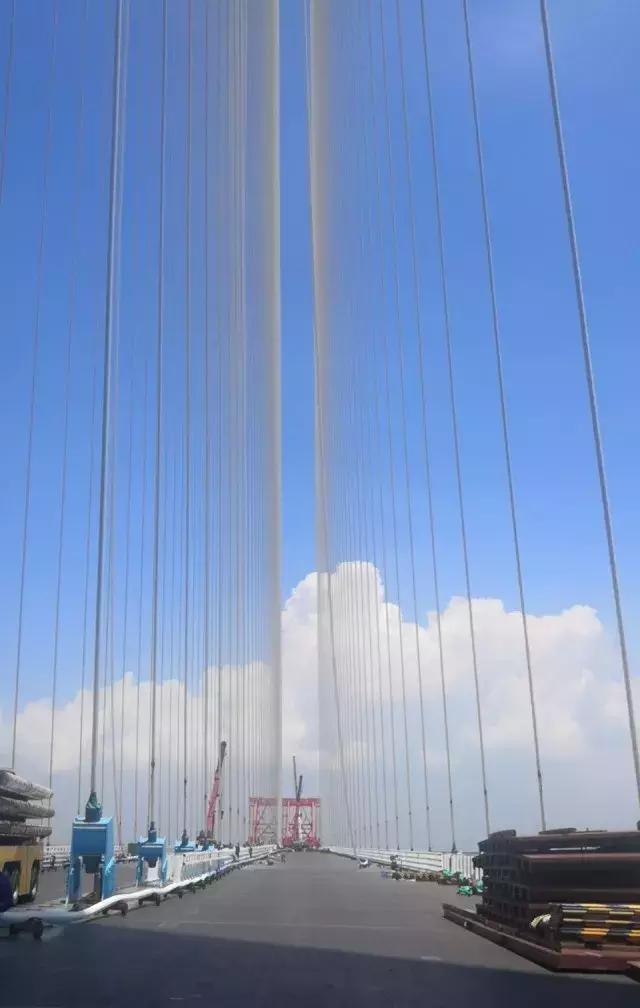 滬通長江大橋最新工程動態(tài),滬通長江大橋最新工程動態(tài)，橋上的友情與家的溫馨