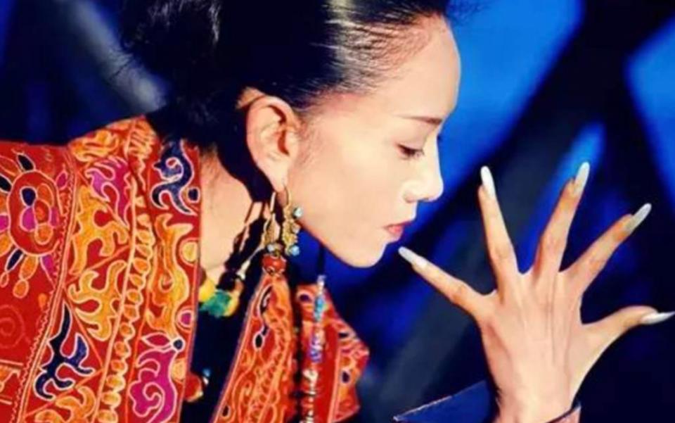 楊麗萍最新近照曝光，如何獲取并評價舞蹈巨星的最新照片？