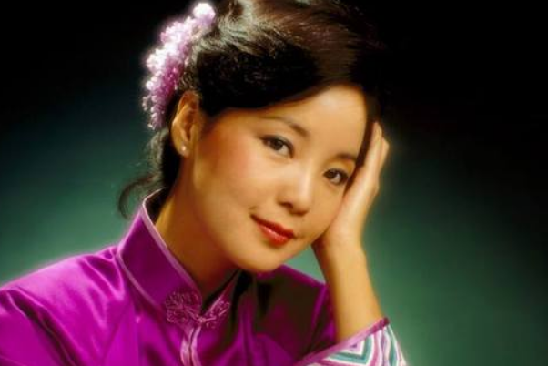 娛樂(lè)圈明星與自然的永恒擁抱，逝去的星光，在自然中閃耀