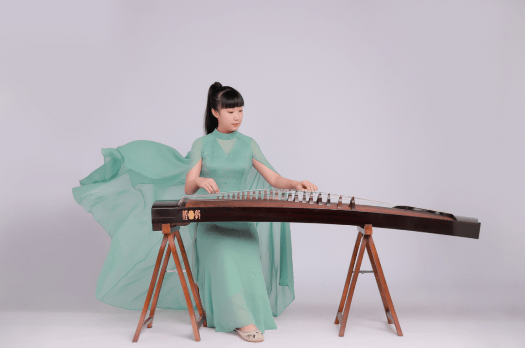 古箏明星，探尋自然美景之旅，尋找內心的平和寧靜