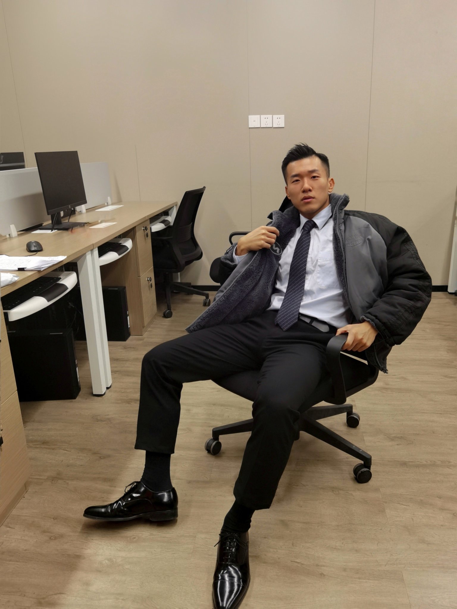 呆叔最新風(fēng)采，新晉時(shí)尚偶像引領(lǐng)潮流新風(fēng)尚