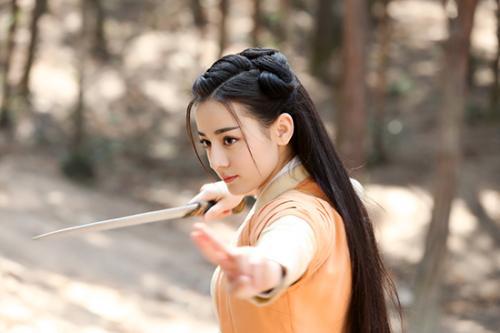 秦時(shí)明月新登場(chǎng)女俠角色——科技之光，生活之路的照亮者