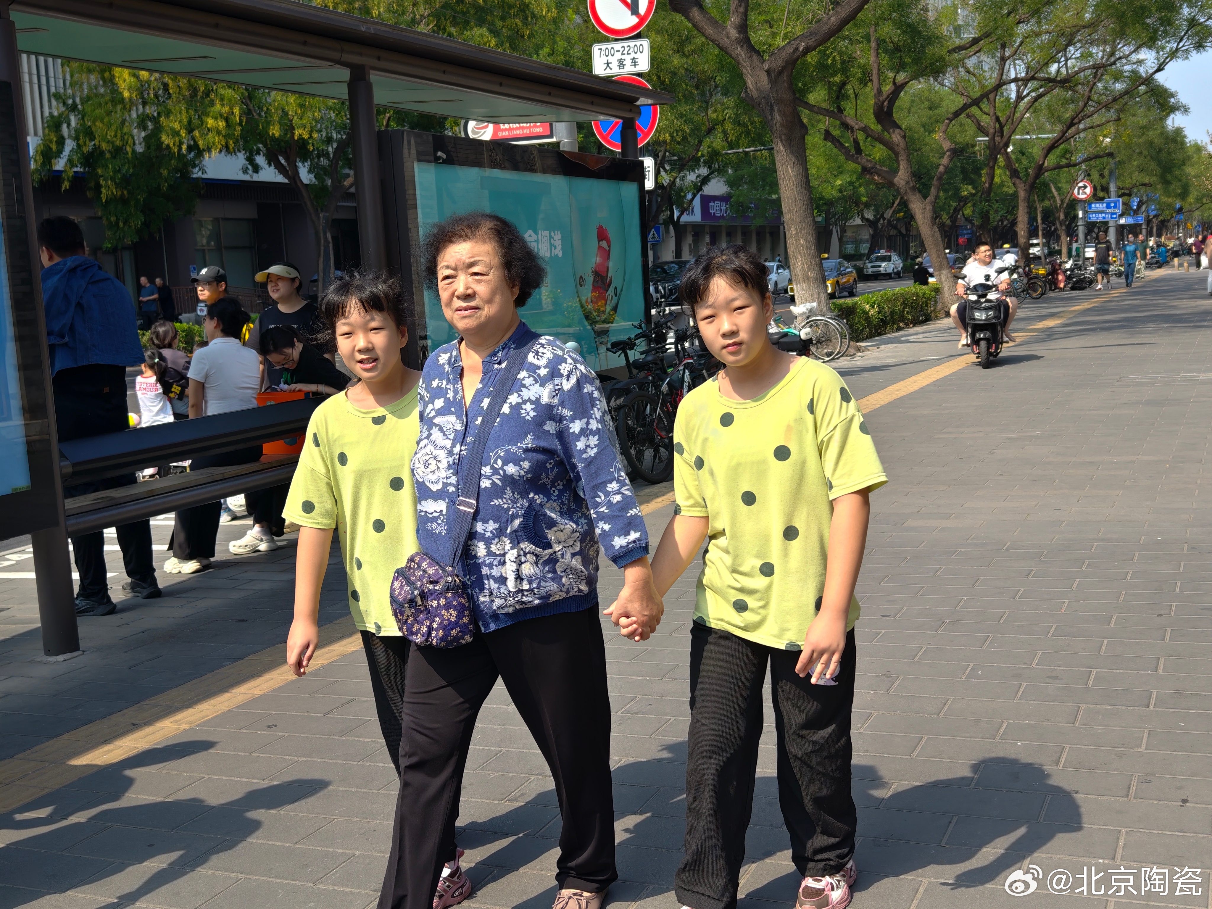 北京大媽探秘小巷深處的特色小店，最新短視頻來襲！