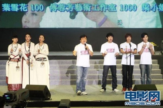 成龍最新動態(tài)，科技巨獻(xiàn)重塑生活體驗(yàn)