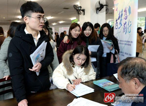湖南醫(yī)藥學(xué)院最新動(dòng)態(tài)，小巷深處的獨(dú)特發(fā)現(xiàn)之旅