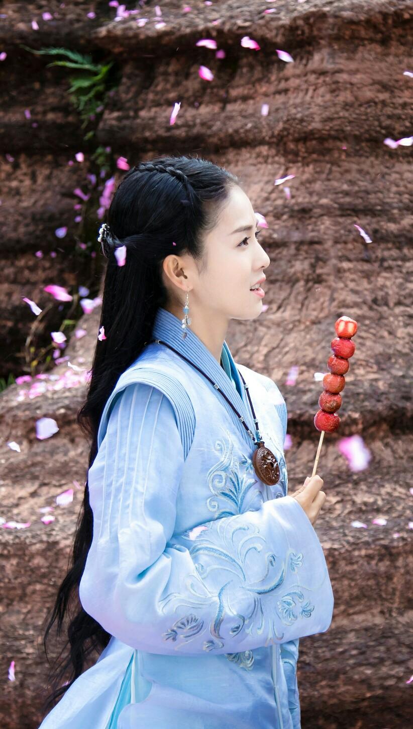 白鹿演員照片分享，自然之旅的心靈探尋與寧靜之尋