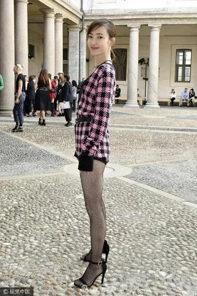 明星絲襪微博，變化中學(xué)習(xí)，自信成就夢(mèng)想之路