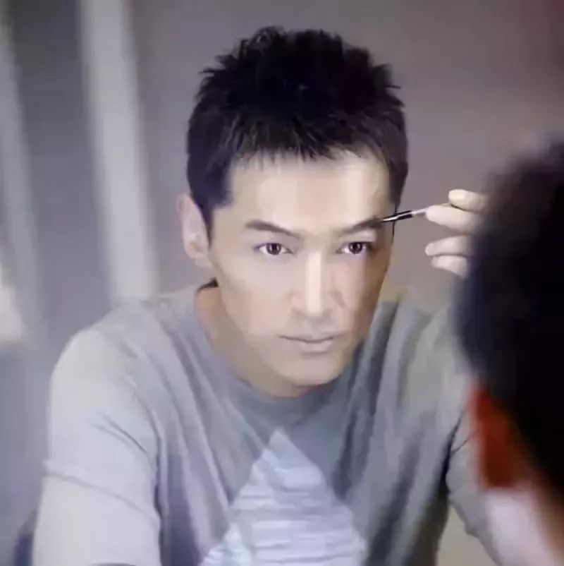 男明星與同性戀話題，理解與尊重的步驟指南