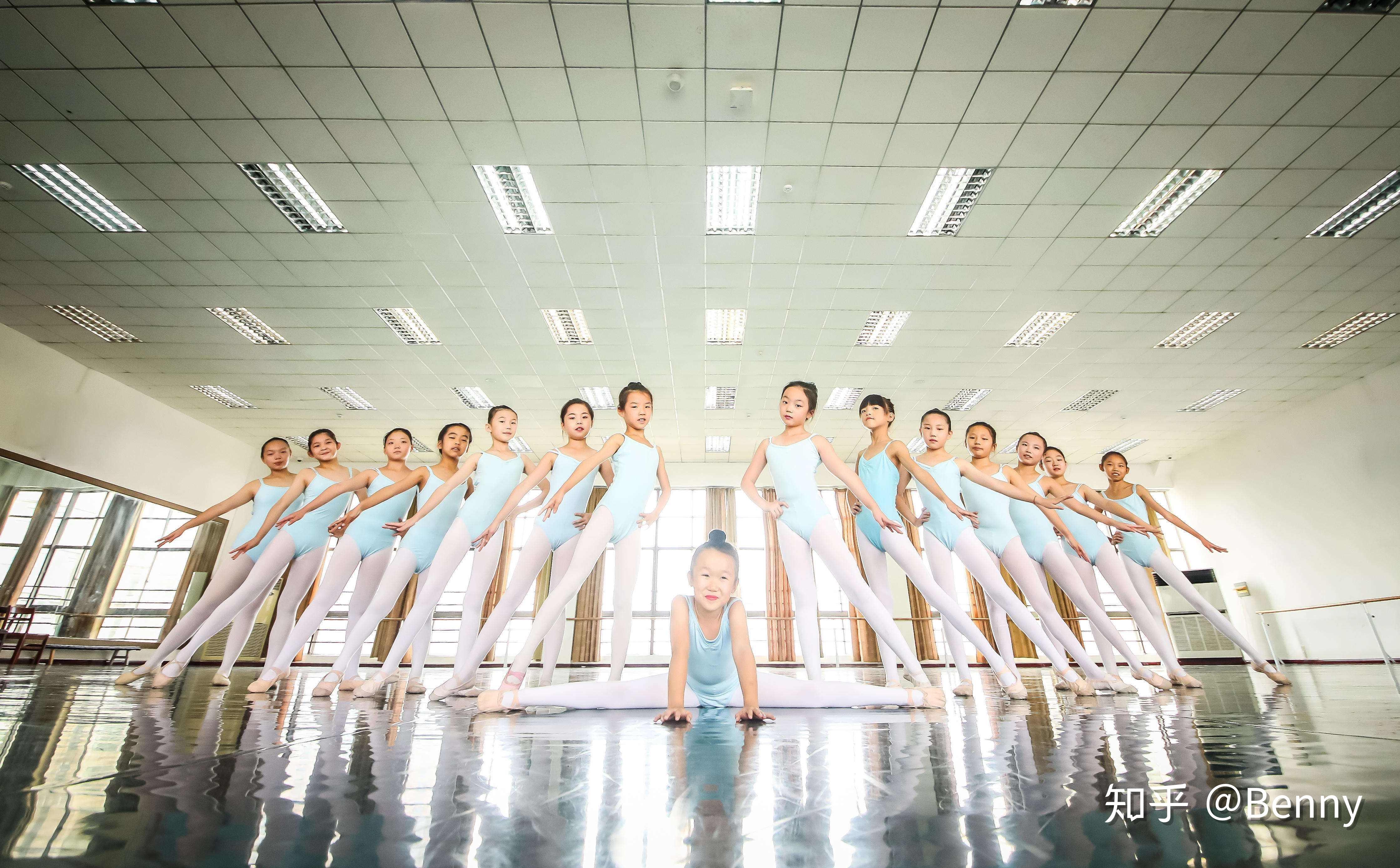 最新男生舞蹈，自信、成長(zhǎng)與無(wú)限舞動(dòng)的力量