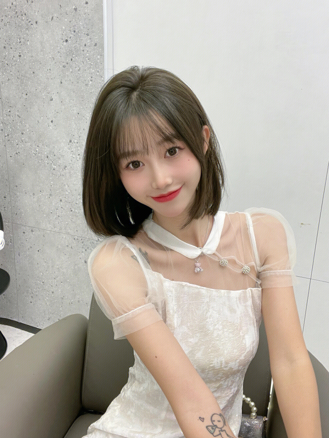 最新中短發(fā)發(fā)型圖片女,最新中短發(fā)發(fā)型圖片女，小巷深處的時尚秘密