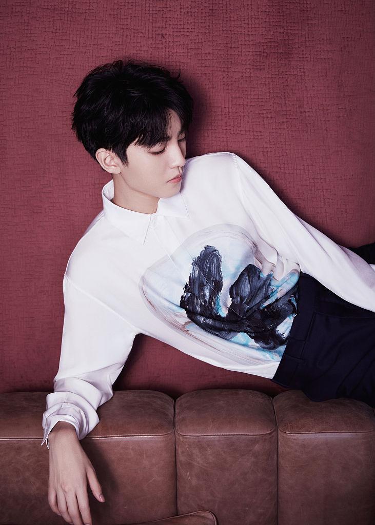 王俊凱最新寫真，陽光下的青春風(fēng)采