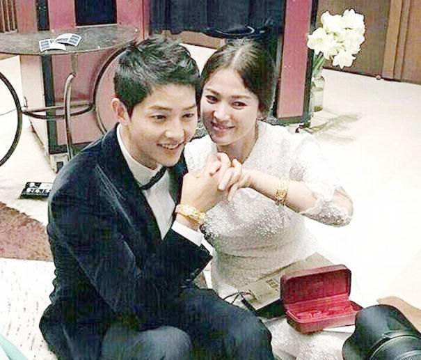 宋慧喬與宋仲基的最新動(dòng)態(tài)，明星情侶變遷引發(fā)公眾關(guān)注熱議