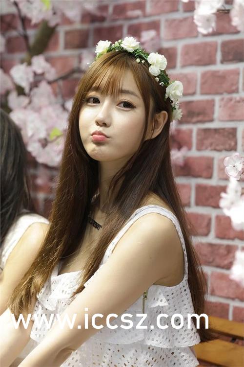 探索時尚界的璀璨新星，Jenny佳妮的最新動態(tài)與風(fēng)采