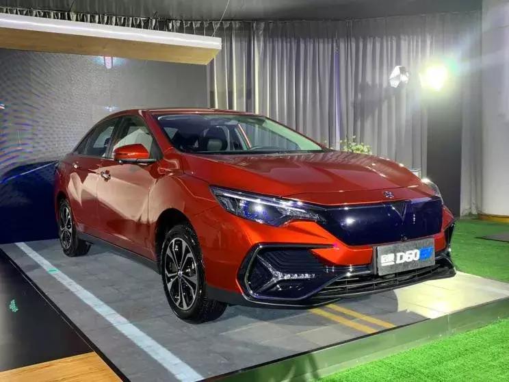 WEY最新款，駕馭變化，自信啟程未來