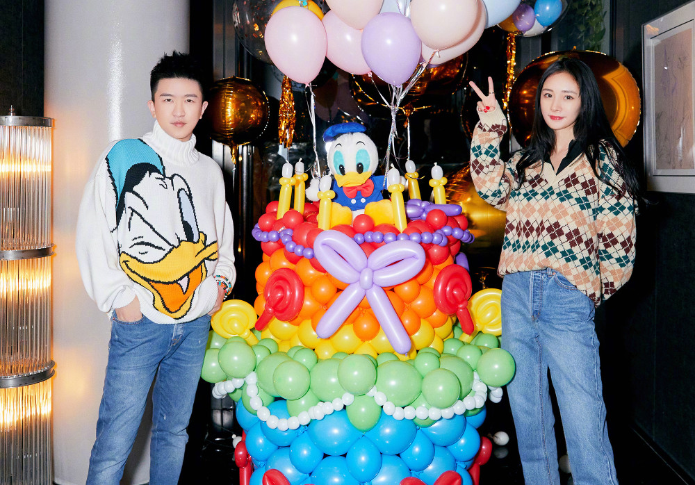 最新生日圖片分享，小巷深處的特色小店，生日探索之旅啟程！