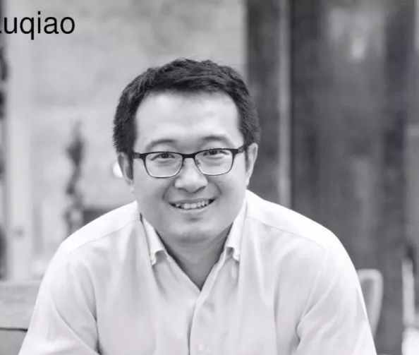 何匡最新女友，變化的力量與自信成就之路的見證者