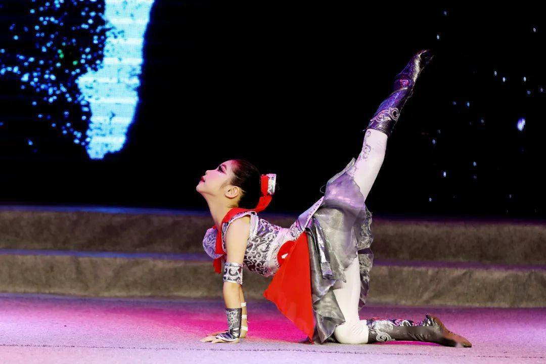 最新舞蹈比賽視頻，舞動(dòng)中的溫情紐帶展現(xiàn)風(fēng)采時(shí)刻