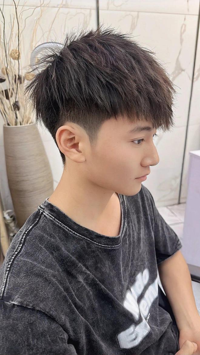 時(shí)尚變遷，探索短發(fā)型風(fēng)潮與影響，展望2025最新流行趨勢(shì)