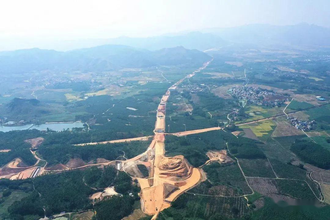 武鳴最新航拍，城市新貌的窺探與觀點(diǎn)闡述