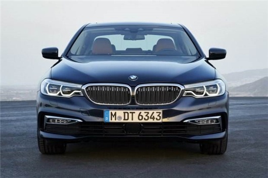 最新寶馬五系，自然美景的探索之旅