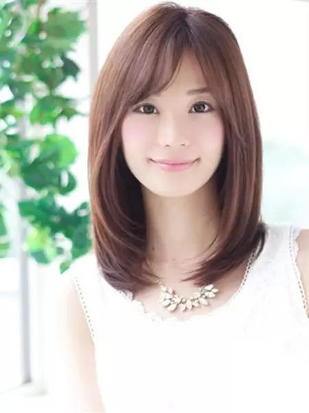 從入門到精通，2025最新短直發(fā)發(fā)型指南，引領(lǐng)時(shí)尚風(fēng)潮！