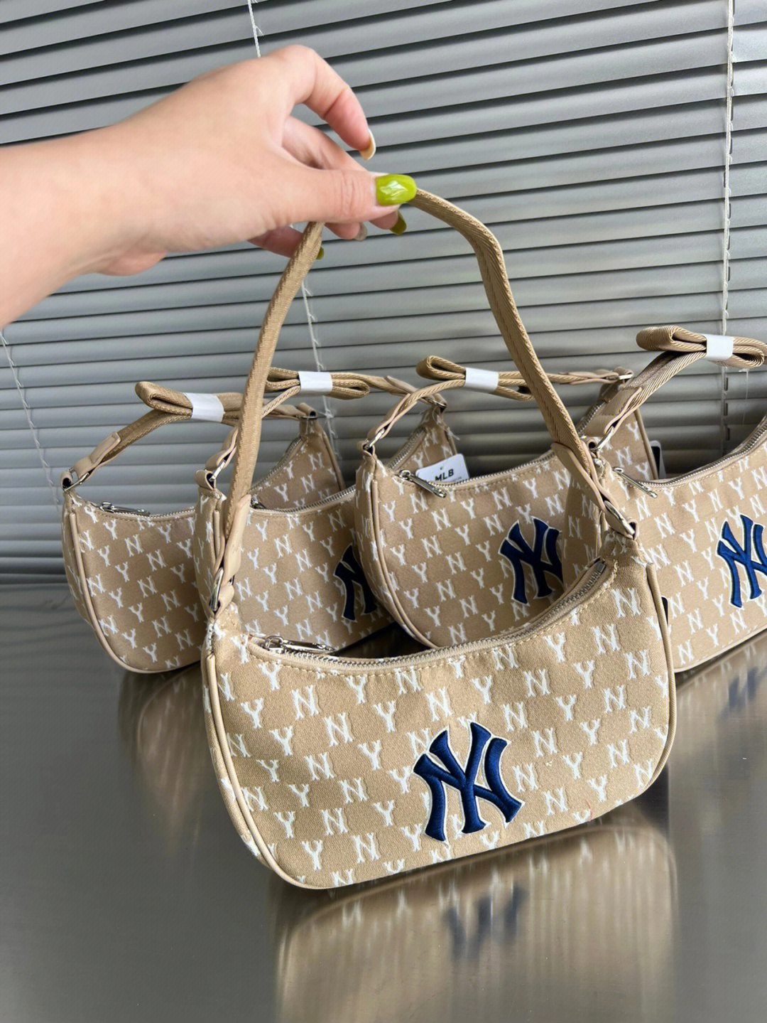 MLB包最新潮流，科技重塑時(shí)尚，完美融合功能與美觀