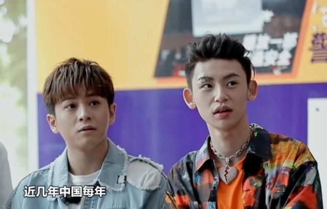 小鬼最新綜藝節(jié)目，青春風(fēng)暴背后的背景、事件與影響力