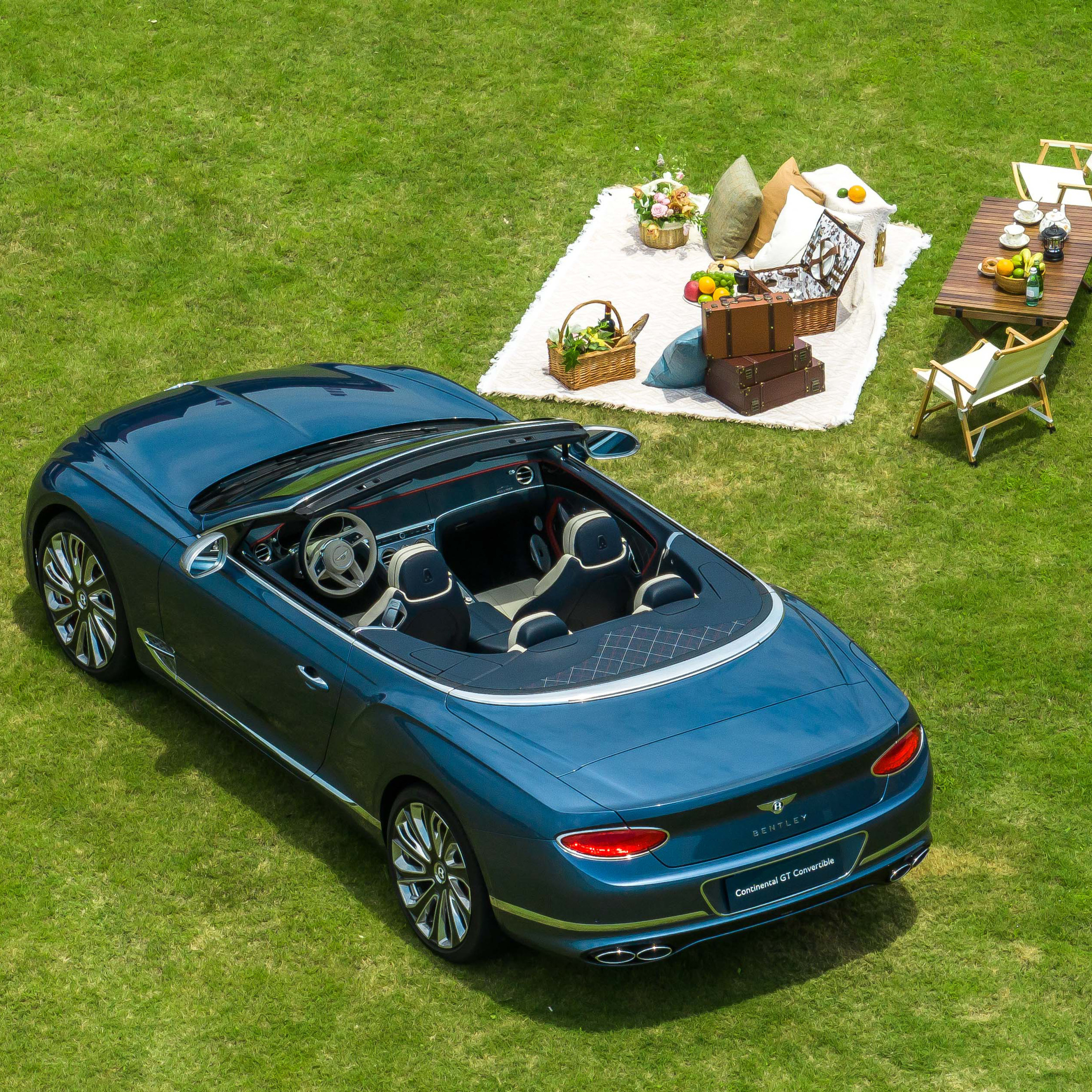 賓利敞篷最新車型，友情與溫情的完美融合