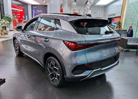 比亞迪電車最新動(dòng)態(tài)引領(lǐng)行業(yè)革新風(fēng)暴！