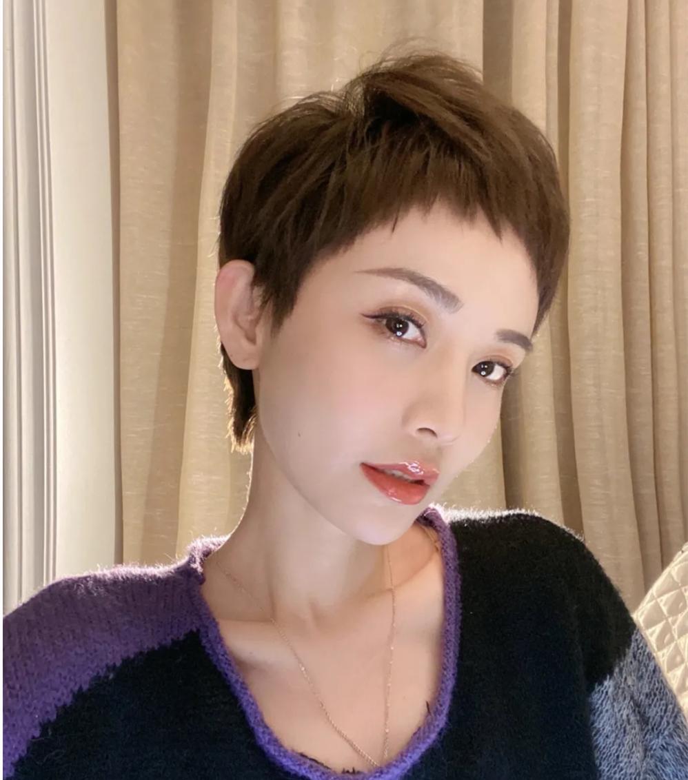 最新女生發(fā)型流行趨勢，時尚減齡發(fā)型指南