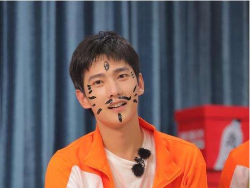 王鶴棣最新商務(wù)，展現(xiàn)變化的力量與自信成長的旅程