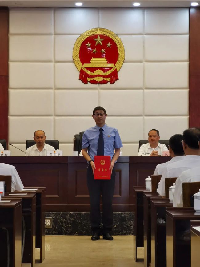 張宇新引領(lǐng)科技革新，揭秘其最新任職與高科技產(chǎn)品新動向