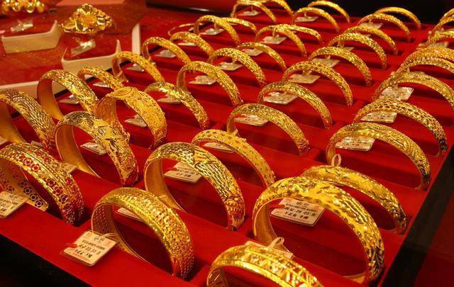 最新黃金回收價(jià)格老鳳祥，科技重塑黃金價(jià)值，引領(lǐng)未來(lái)生活體驗(yàn)