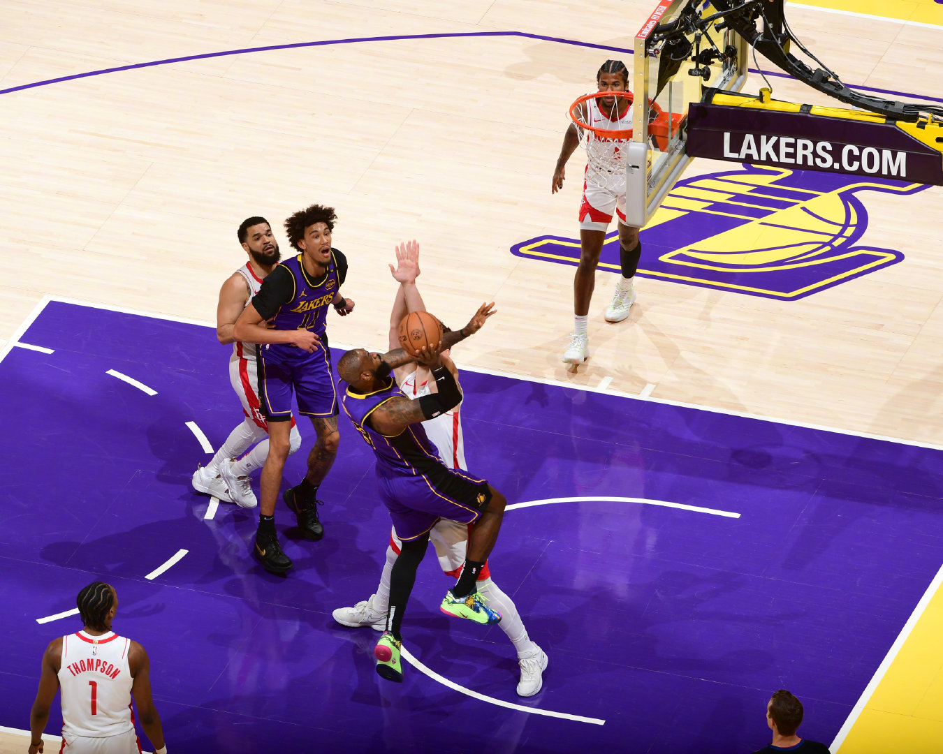 湖人火箭精彩集錦，科技巨獻(xiàn)，前所未有的籃球盛宴體驗(yàn)